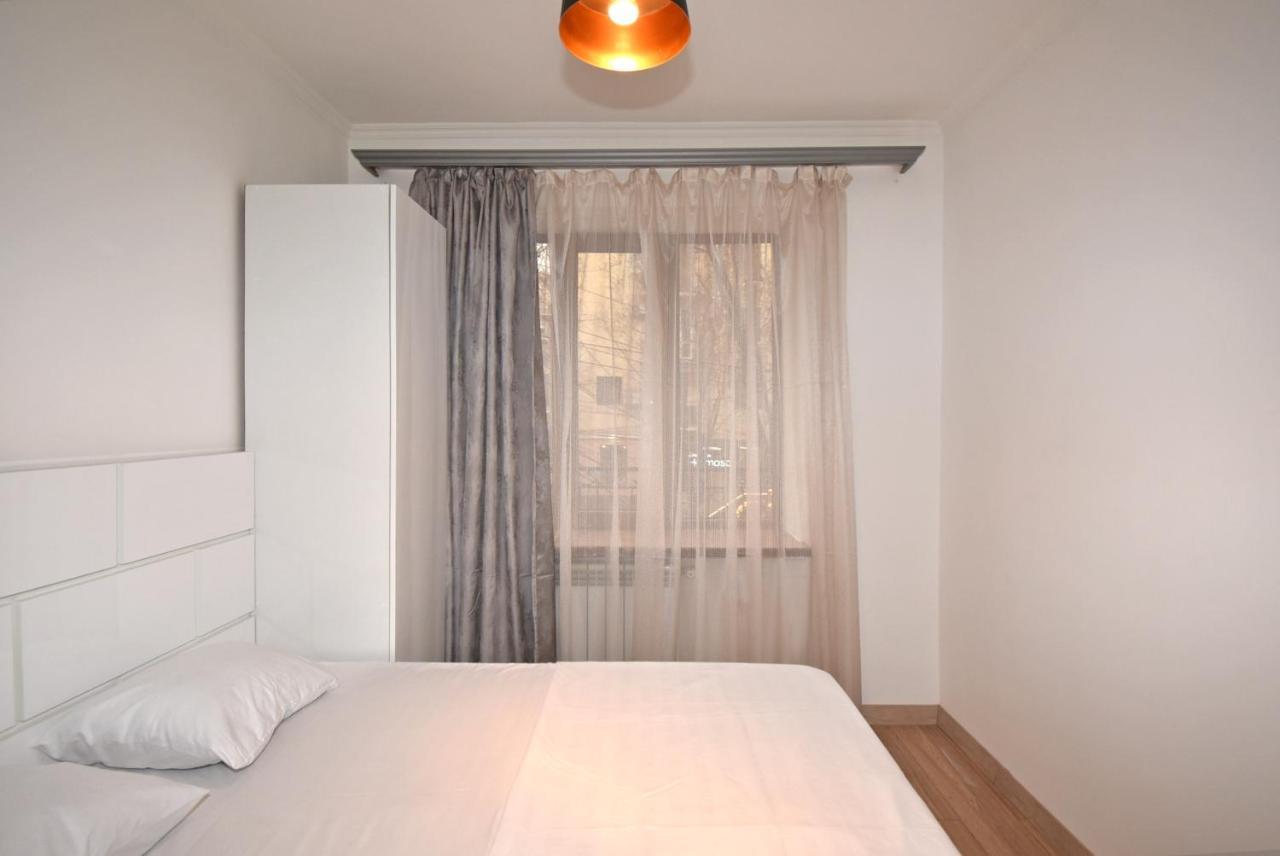 19Tumanyan Excellent Apartment In The Centre Of Capital Jerevan Exteriör bild